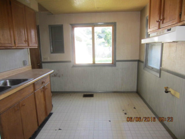 1113 Reed Avenue Kalamazoo, MI 49001 - Photo 2 of 9 IMG_2611