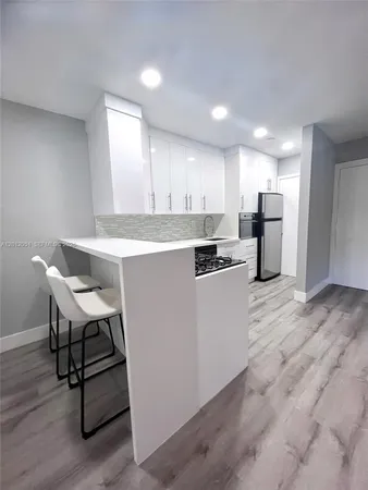 $2,000 | 6310 Southwest 79th Street, Unit 20, South Miami, FL 33143
