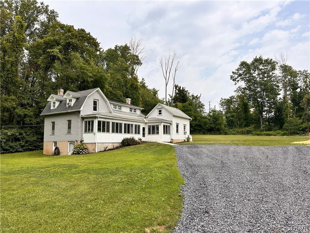a view of a house with a yard