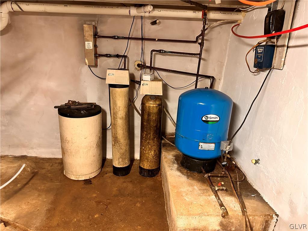 8547 Deer Road Slatington, PA 18080 - Photo 32 of 32 a view of a couch in kitchen