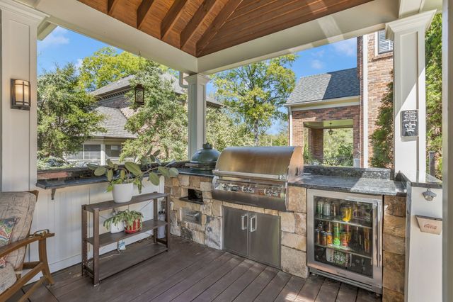a view of entryway and hall