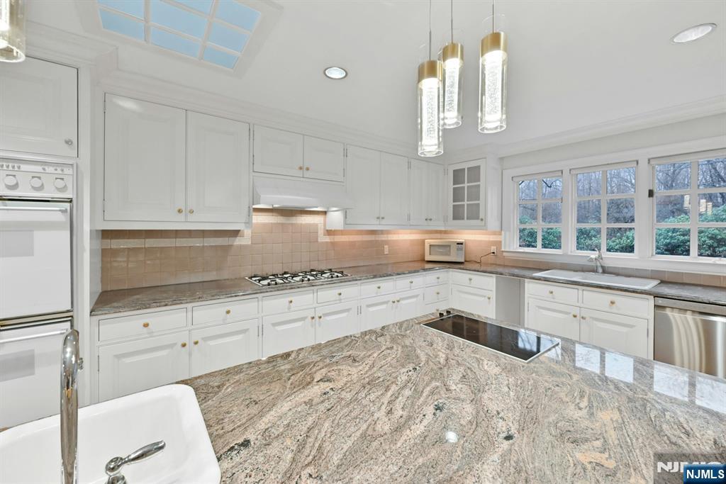 195 Elm Road Englewood, NJ 07631 - Photo 8 of 49