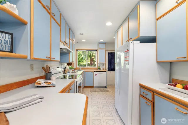 $650,000 | 5810 East Mason Lake Drive West, Grapeview, WA 98546