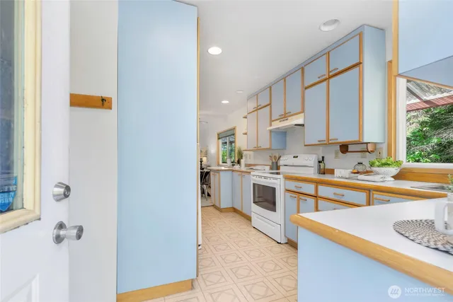 $650,000 | 5810 East Mason Lake Drive West, Grapeview, WA 98546