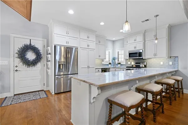 $575,000 | 14761 Meadow Lane, Leawood, KS 66224