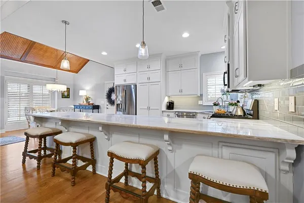$575,000 | 14761 Meadow Lane, Leawood, KS 66224