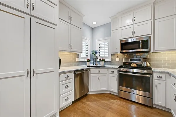 $575,000 | 14761 Meadow Lane, Leawood, KS 66224