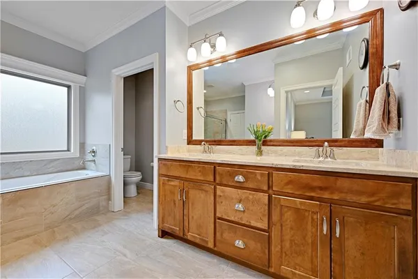 $575,000 | 14761 Meadow Lane, Leawood, KS 66224