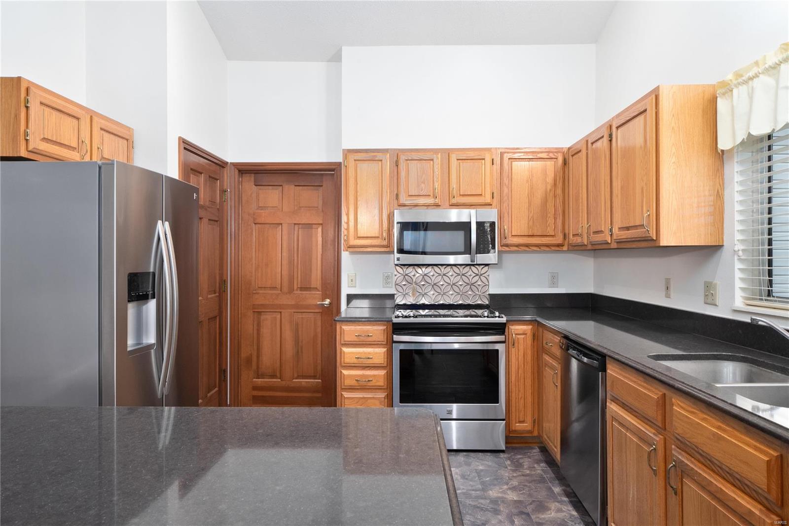 1057 Edgewood Drive O'Fallon, IL 62269 - Photo 5 of 33