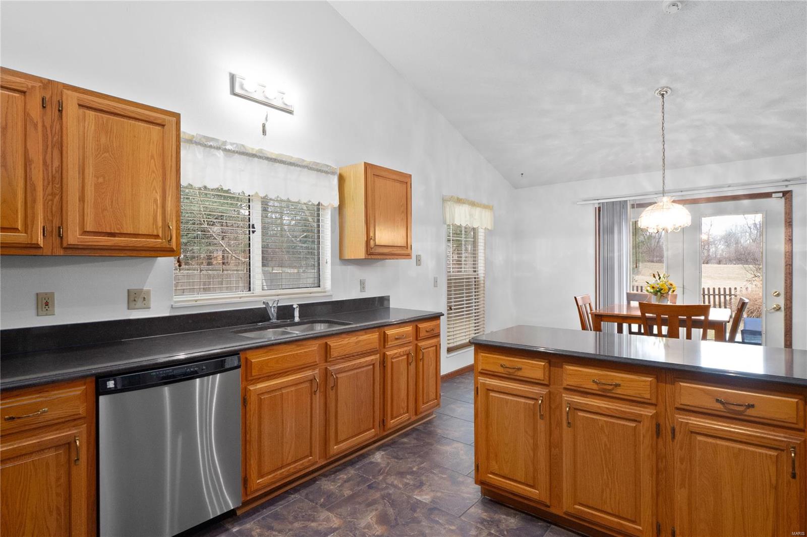 1057 Edgewood Drive O'Fallon, IL 62269 - Photo 6 of 33