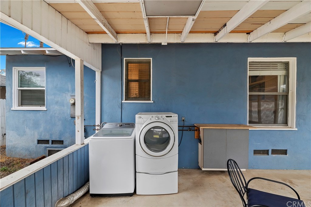 4140 St George Place Riverside, CA 92504 - Photo 12 of 29 a utility room with dryer and washer