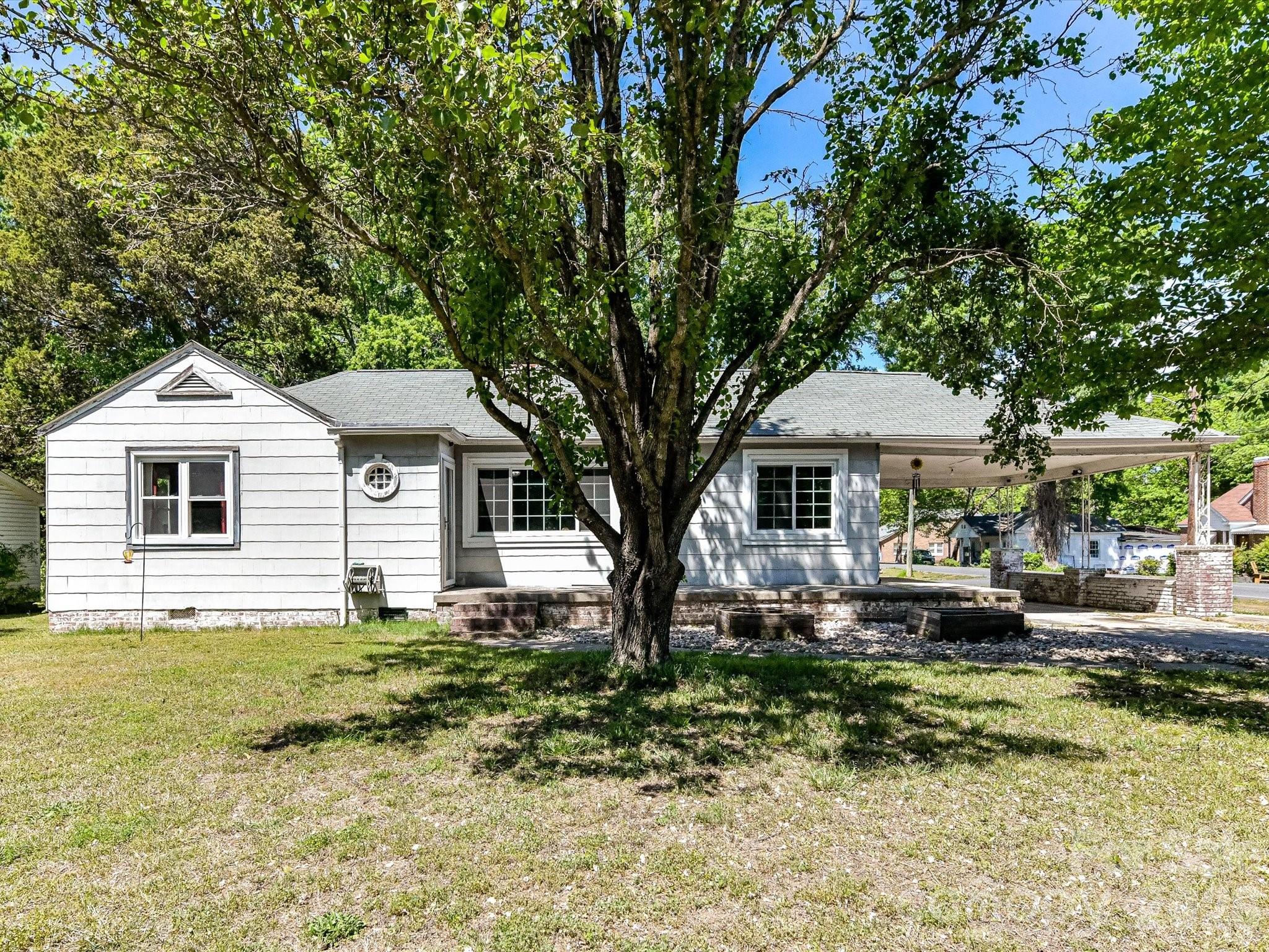 154 Lancaster Street Chester, SC 29706 - Photo 2 of 22