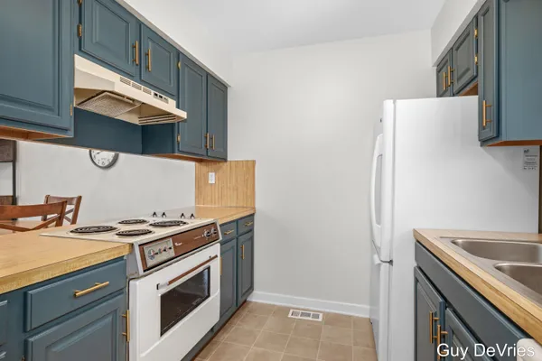 $238,500 | 3104 Old Kent Road Southeast, Unit 26, Kentwood, MI 49512