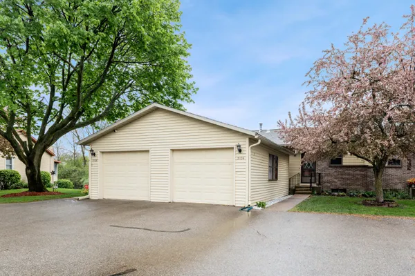 $238,500 | 3104 Old Kent Road Southeast, Unit 26, Kentwood, MI 49512