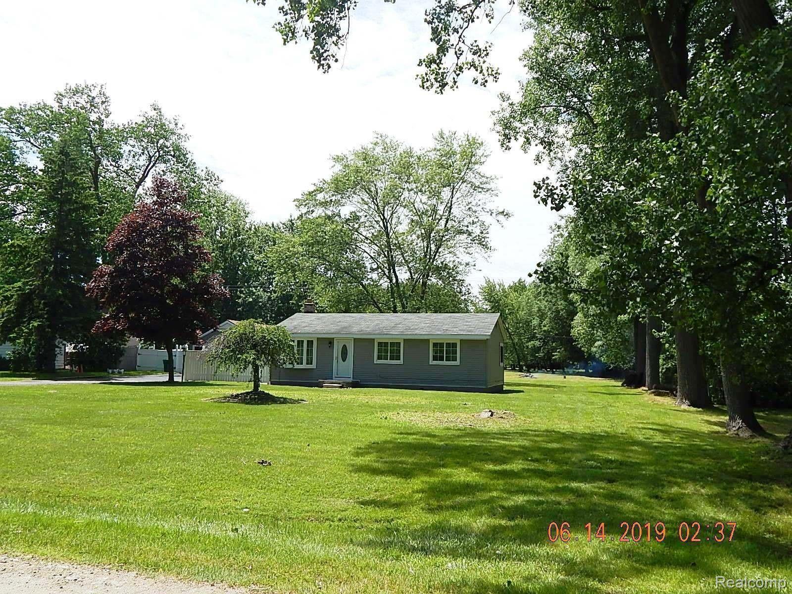 19222 Sylvia Road Romulus, MI 48174 - Photo 5 of 45 front north3.JPG