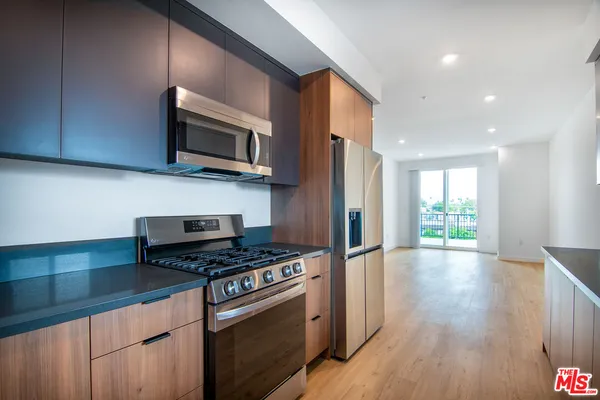 $3,499 | 14333 Sylvan Street, Unit 501, Van Nuys, CA 91401