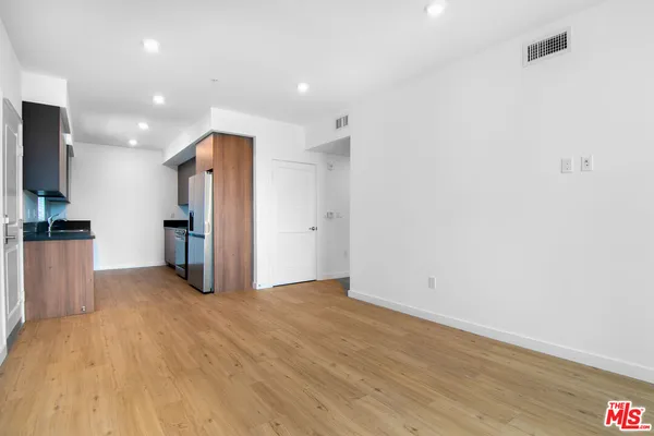 $3,499 | 14333 Sylvan Street, Unit 501, Van Nuys, CA 91401