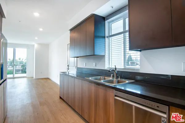 $3,499 | 14333 Sylvan Street, Unit 501, Van Nuys, CA 91401