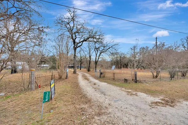 $250,000 | 304 Hcr 1433, Covington, TX 76636