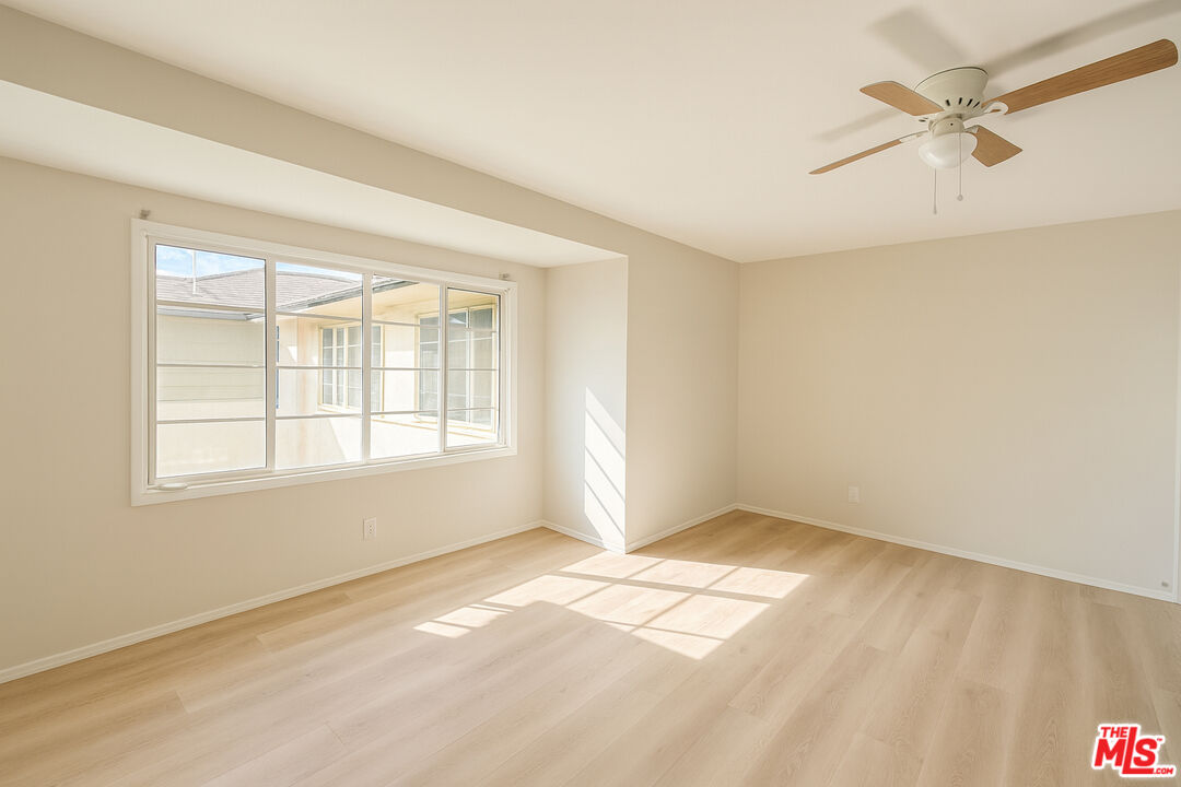 4064 South Muirfield Road, Unit C Los Angeles, CA 90008 - Photo 2 of 19 an empty room with a window