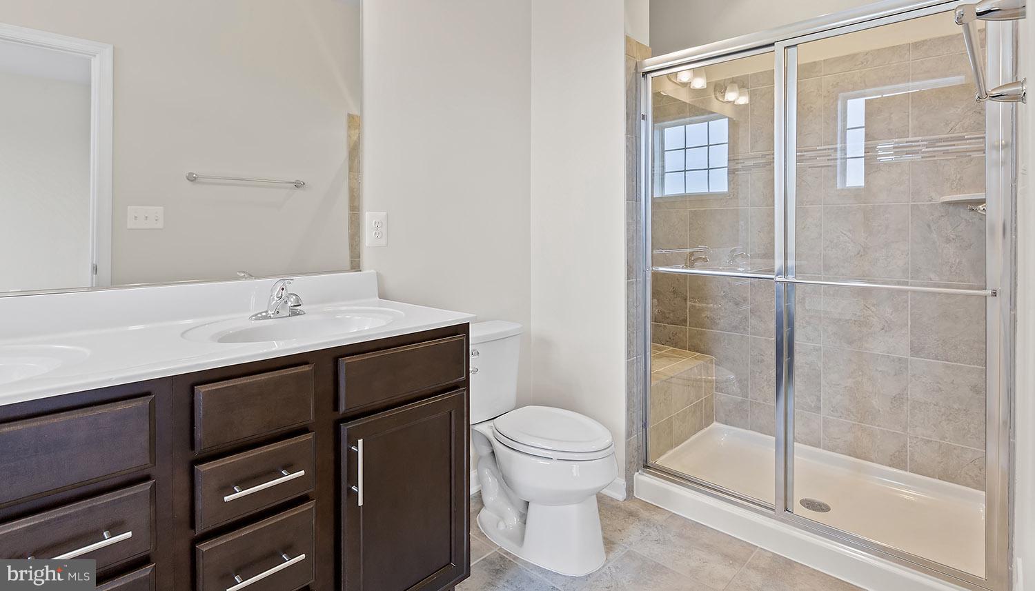 10219 Aerospace Road Lanham, MD 20706 - Photo 19 of 21 Bath (Master)*Photo Similar Construction*