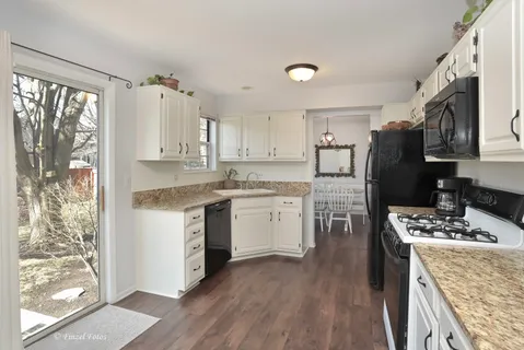 $399,900 | 1656 Warrington Lane, Crystal Lake, IL 60014