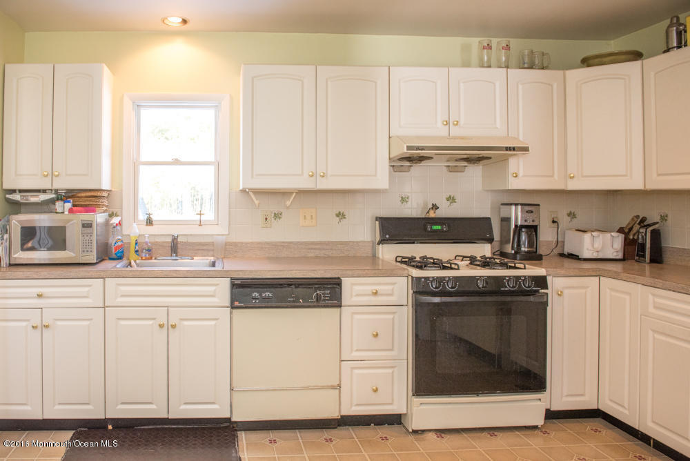 18 Crawford Road Middletown, NJ 07748 - Photo 9 of 24 jt (11 of 47)