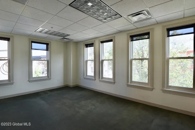 $18 | 37 Henry Street, Unit 201A, Saratoga Springs, NY 12866