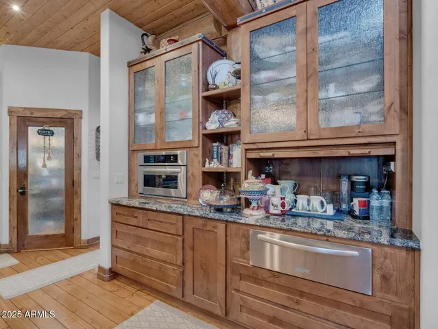 a view of entryway with a front door