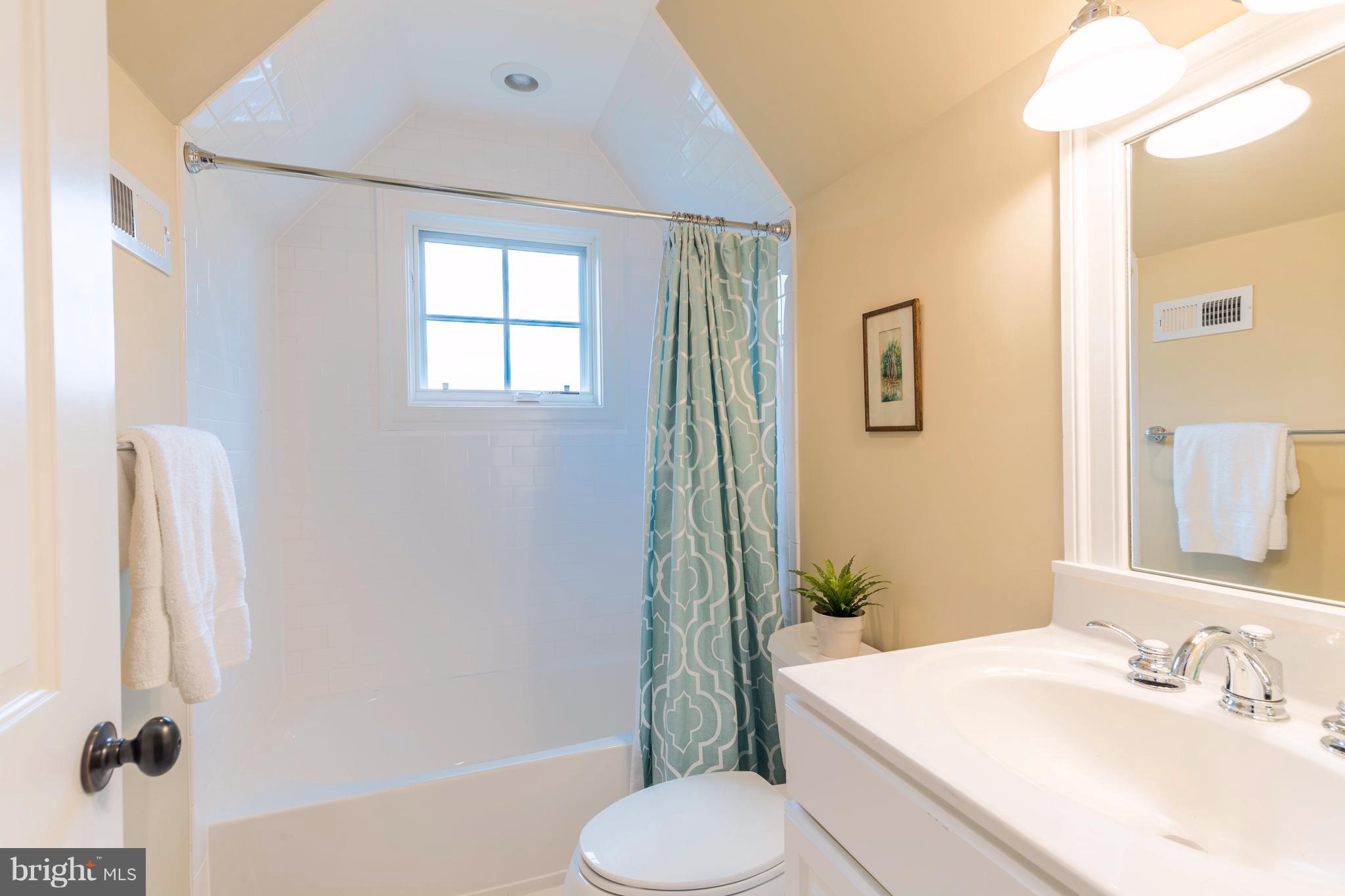 8815 Courts Way Silver Spring, MD 20910 - Photo 25 of 30 Full Bath in the Loft