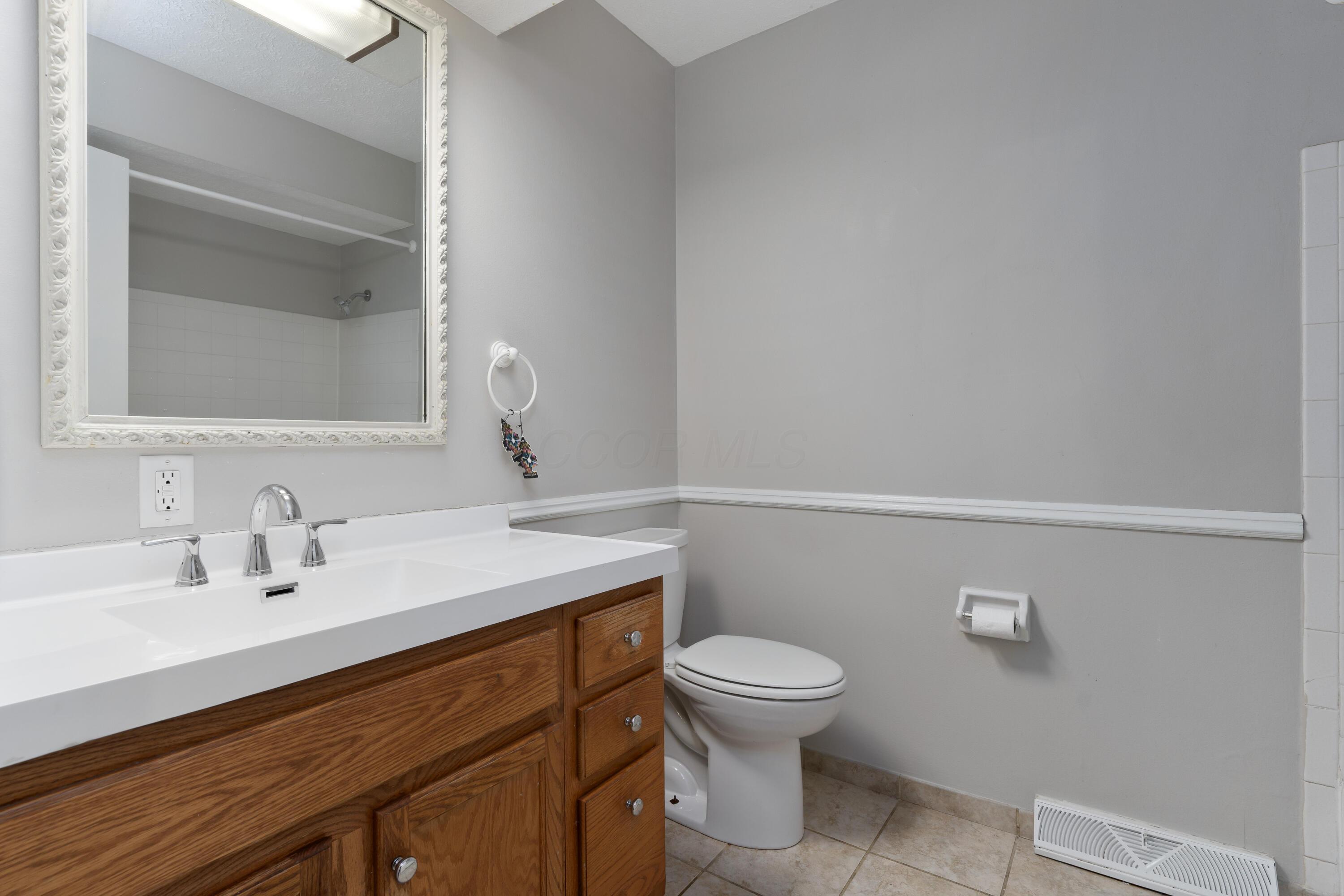 286 Broken Arrow Road Columbus, OH 43230 - Photo 28 of 30 Guest Bath