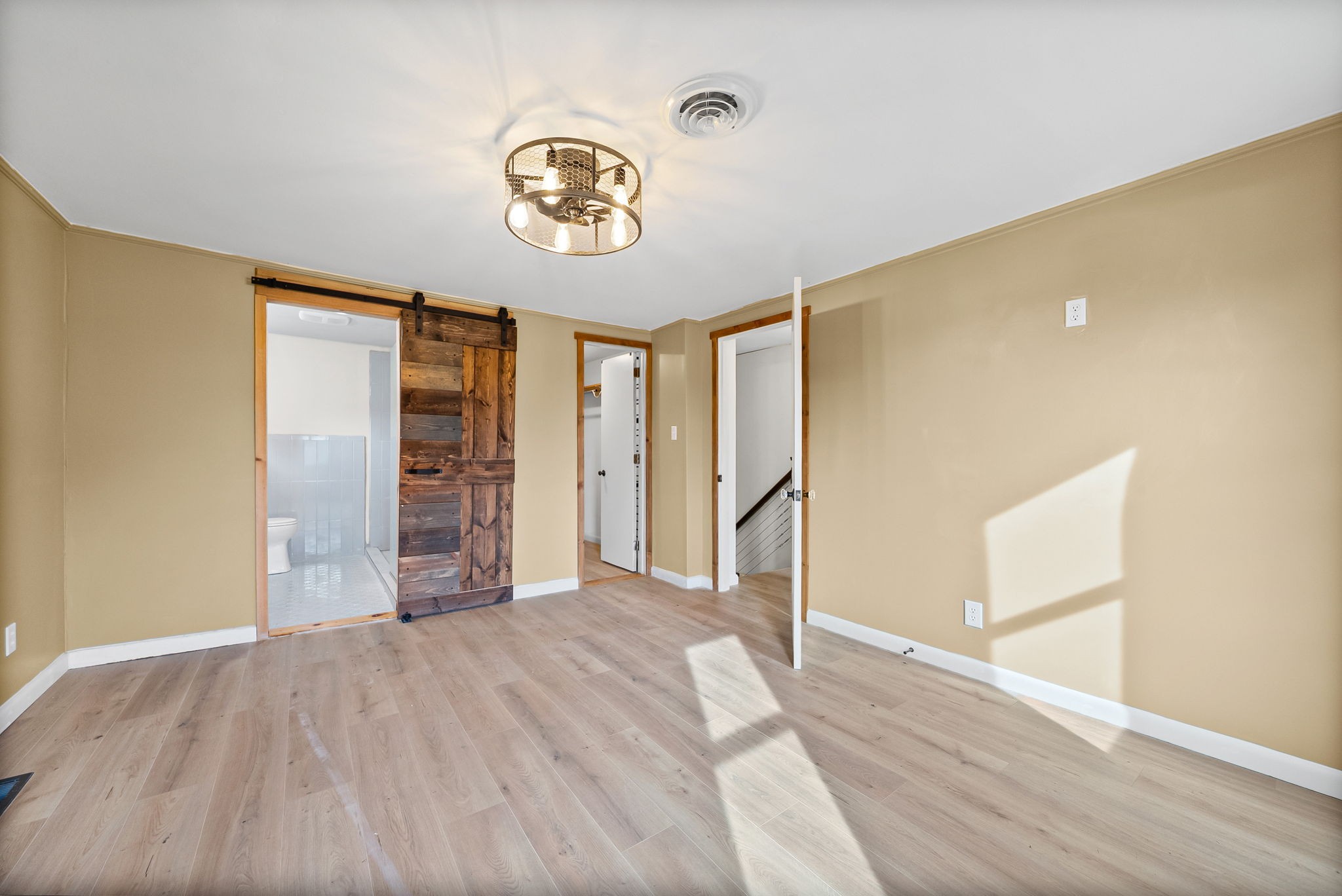 3012 Cox Mill Road Hopkinsville, KY 42240 - Photo 19 of 37 a view of a livingroom with wooden floor