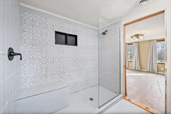 a view of room with window and ceiling fan