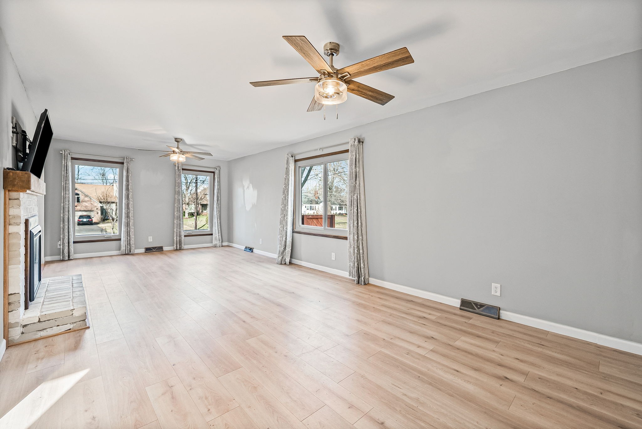 3012 Cox Mill Road Hopkinsville, KY 42240 - Photo 7 of 37 a view of an empty room with window and wooden floor