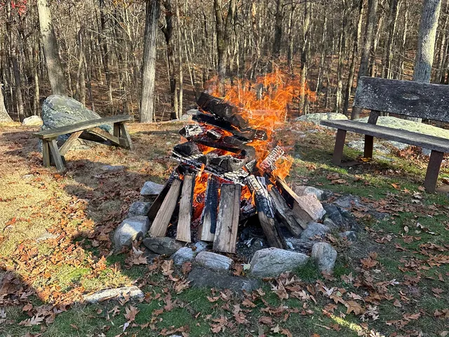 $950,000 | 11 Judges Hollow Road, Fairfield, CT 06824