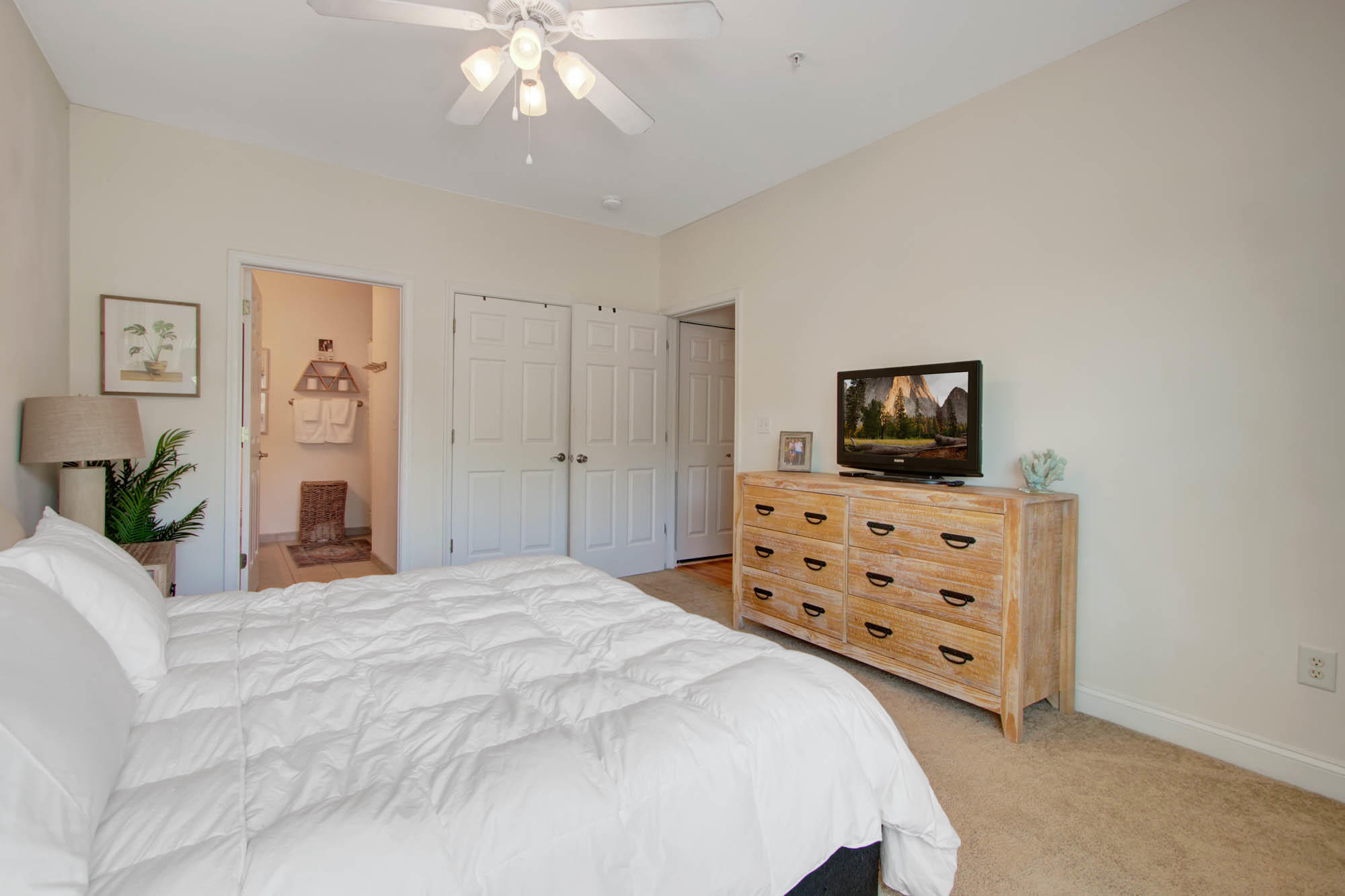 1984 Folly Road, Unit B212 Charleston, SC 29412 - Photo 16 of 28 1984 Folly B212 - CalSiglerPhotography (