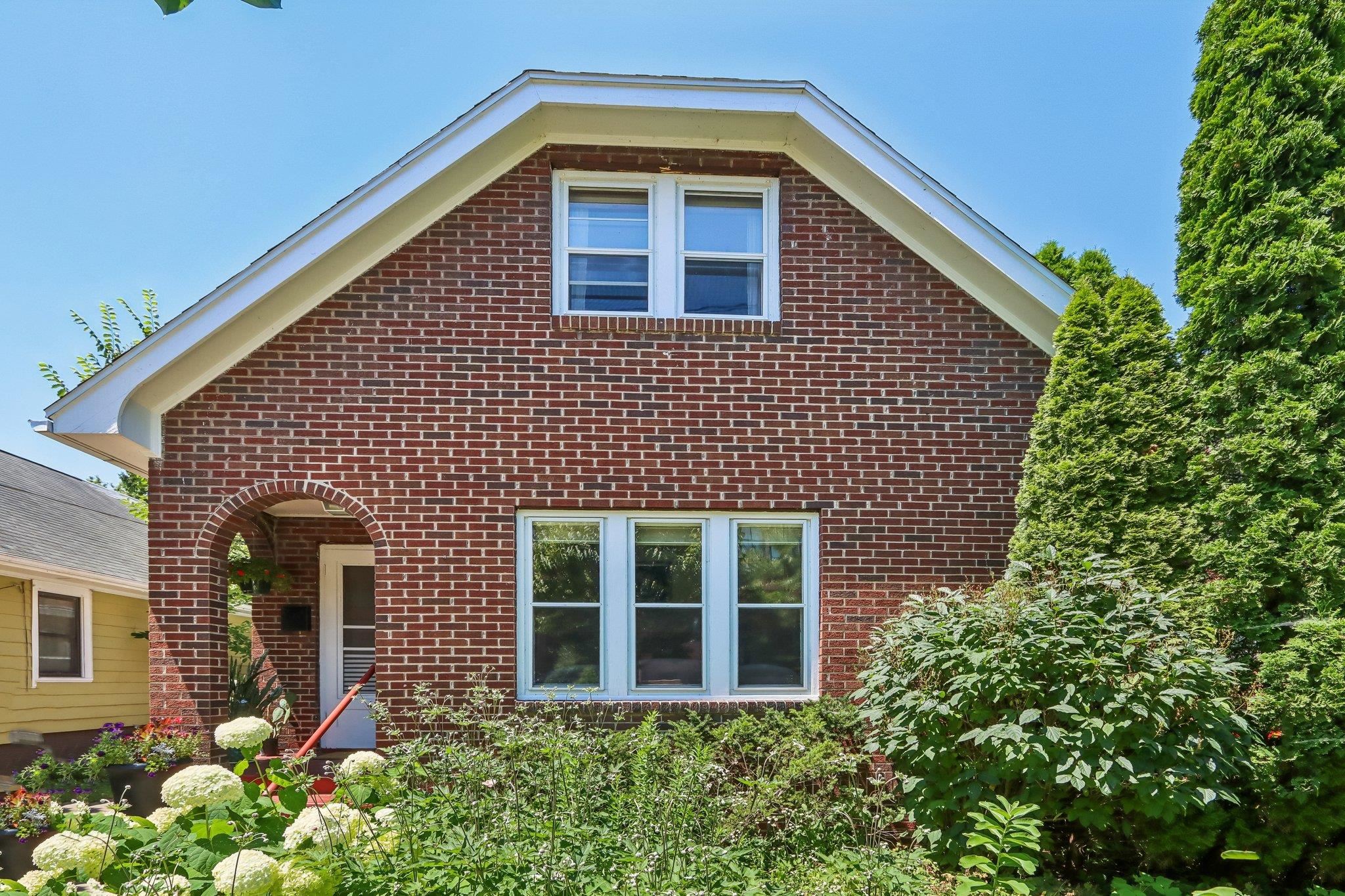 406 Maple Avenue Madison, WI 53704 - Photo 3 of 59