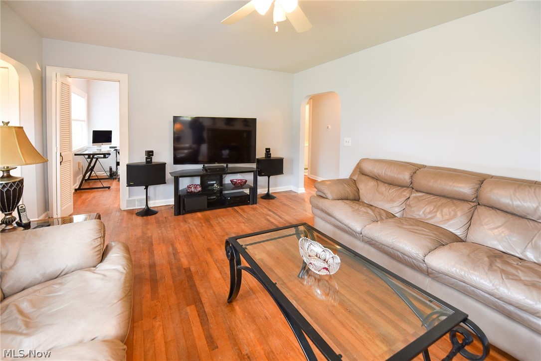 1376 Krumroy Road Akron, OH 44306 - Photo 21 of 34