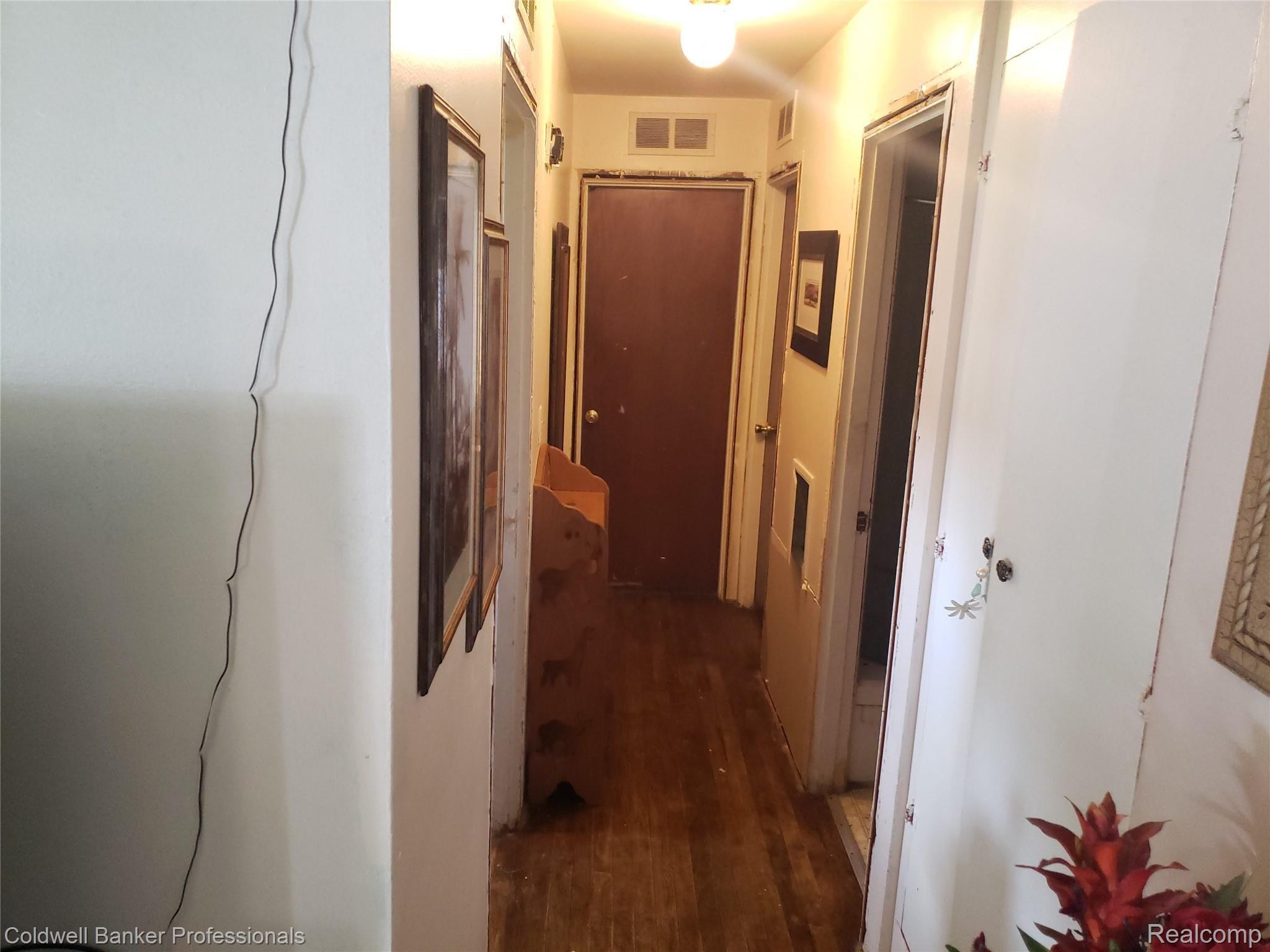 1372 Coldwater Road Flint, MI 48505 - Photo 6 of 17 1372WColdwaterPic6.jpg
