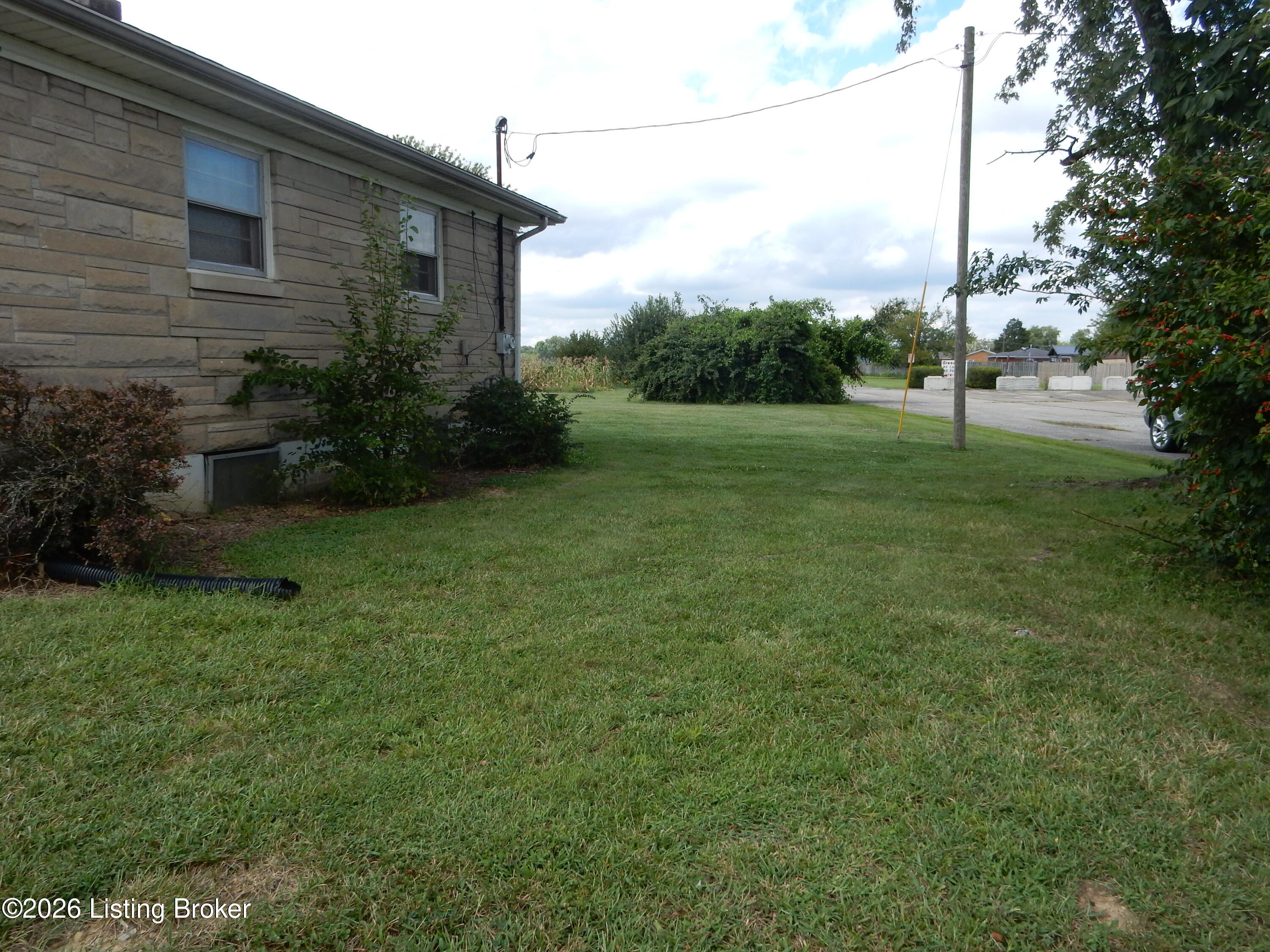 714 Cedar Grove Road Shepherdsville, KY 40165 - Photo 5 of 9 DSCN0258