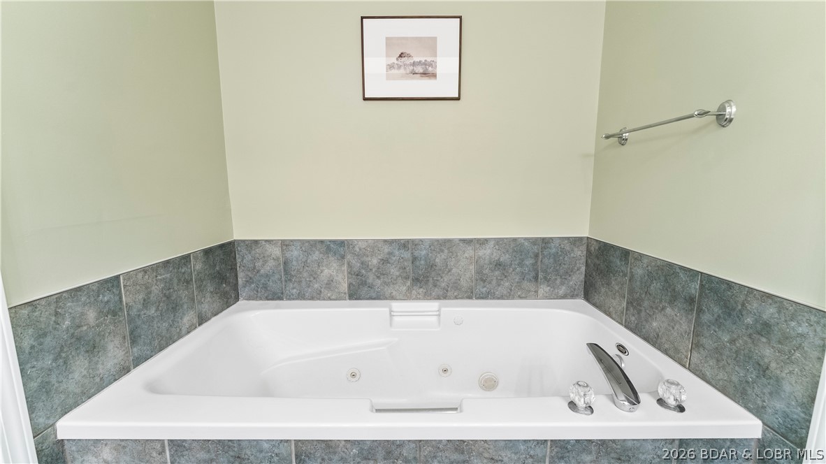 1181 Jeffries Road, Unit B307 Osage Beach, MO 65065 - Photo 25 of 44 Jetted tub in Primary