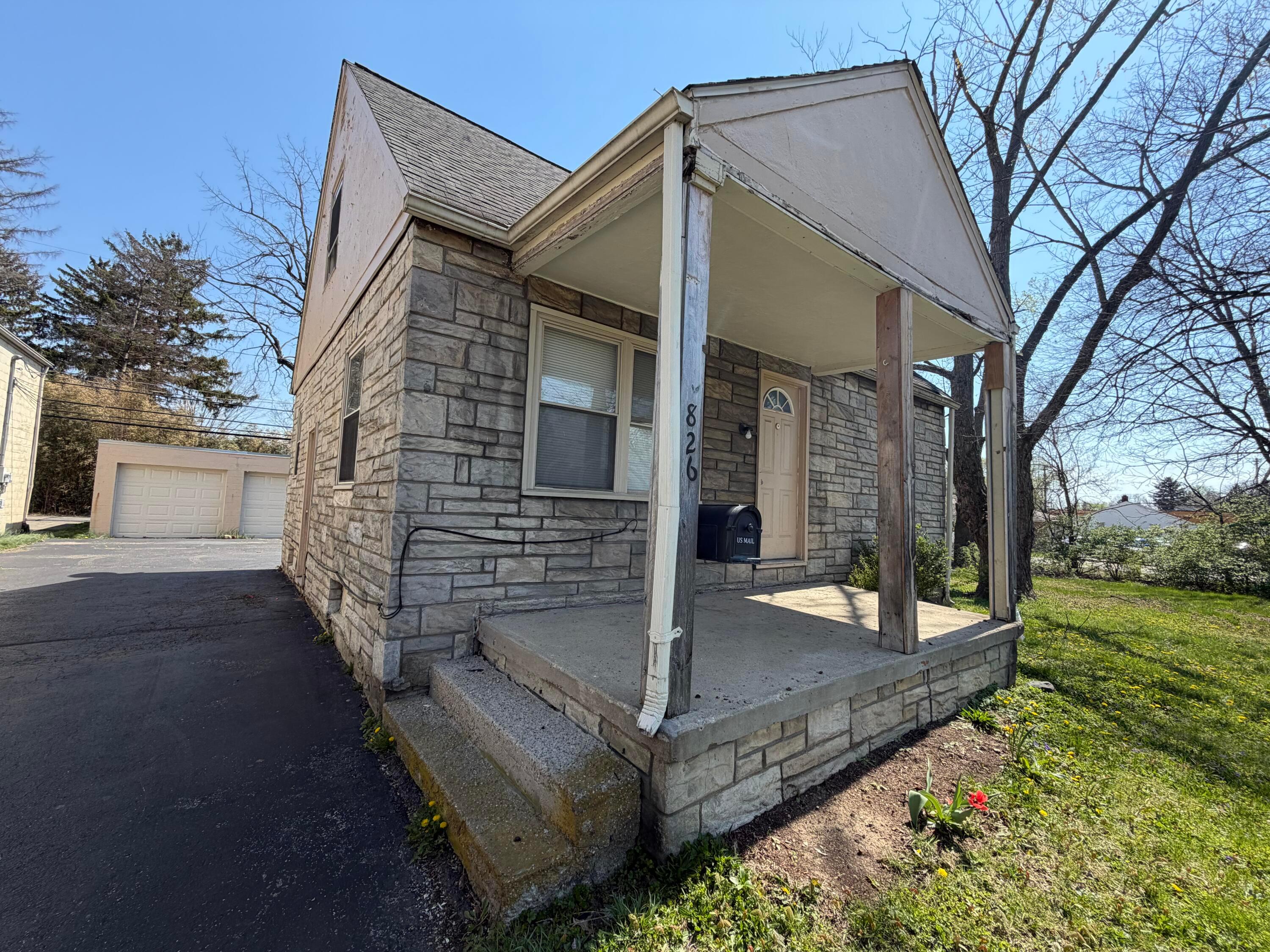 826 South Yearling Road Columbus, OH 43213 - Photo 2 of 18 IMG_6145