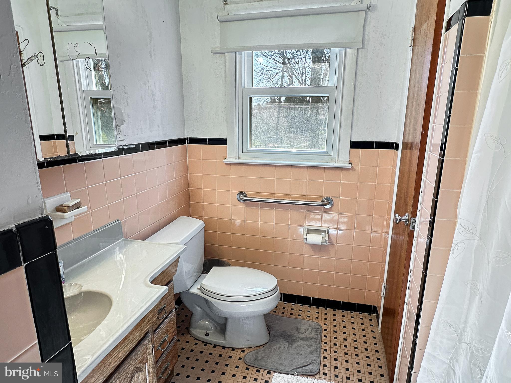 37 Buffington Road Aston, PA 19014 - Photo 14 of 15 Bathroom