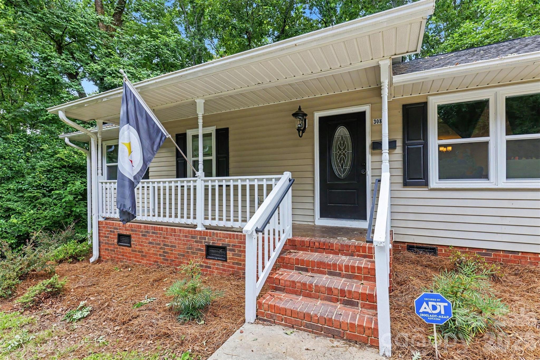308 Kershaw Street Lancaster, SC 29720 - Photo 5 of 28