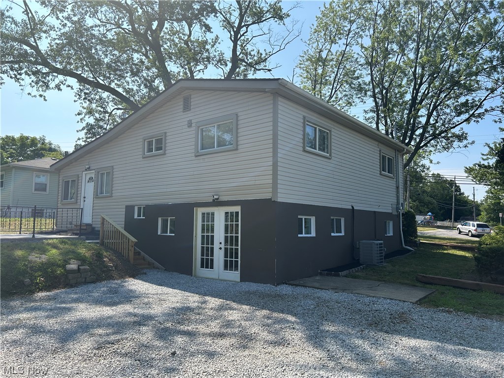 783 East Waterloo Road Akron, OH 44306 - Photo 3 of 24