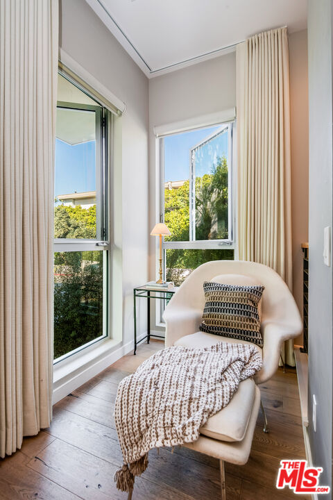 310 Washington Boulevard, Unit 401 Marina del Rey, CA 90292 - Photo 11 of 32 a bedroom with a bed and a window