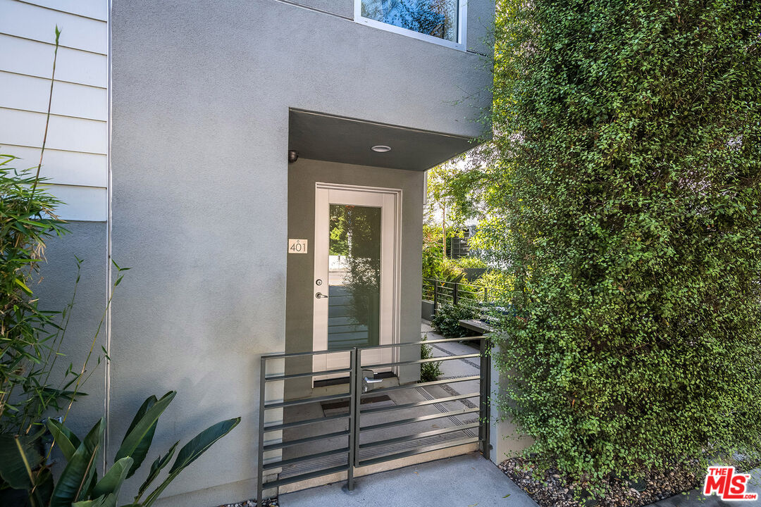 310 Washington Boulevard, Unit 401 Marina del Rey, CA 90292 - Photo 2 of 32 a view of outdoor space and deck living room