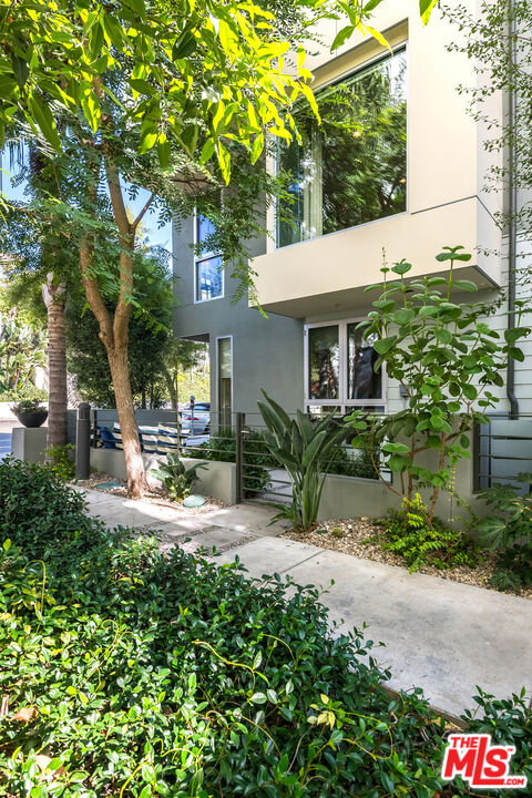 310 Washington Boulevard, Unit 401 Marina del Rey, CA 90292 - Photo 25 of 32 a view of a house with a yard and potted plants