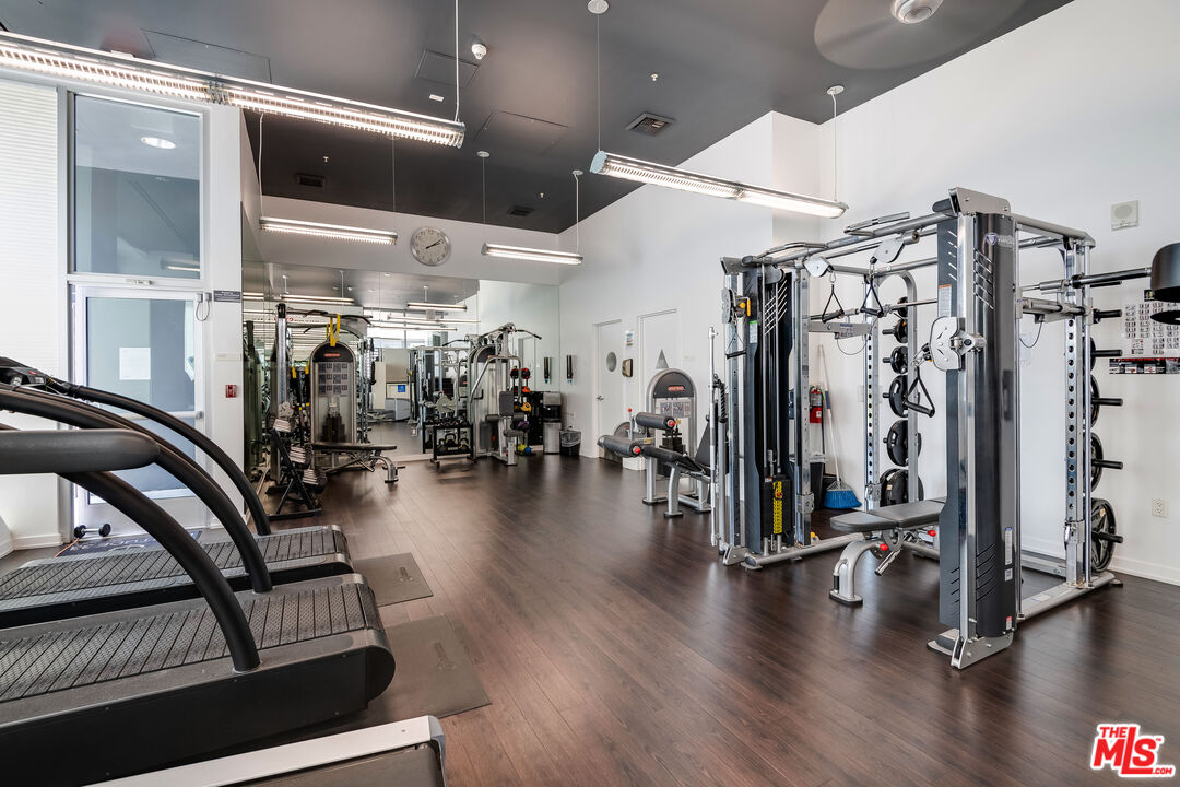 310 Washington Boulevard, Unit 401 Marina del Rey, CA 90292 - Photo 28 of 32 a view of a room with gym equipment