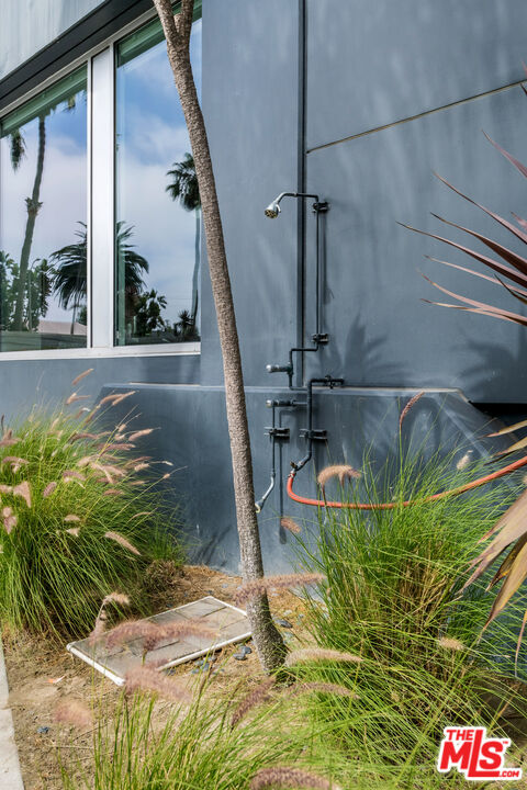310 Washington Boulevard, Unit 401 Marina del Rey, CA 90292 - Photo 31 of 32 a view of a swimming pool